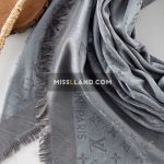 روسری پاییزه طرح لویی ویتون - مدل 7004 حاشیه طوسی آبی