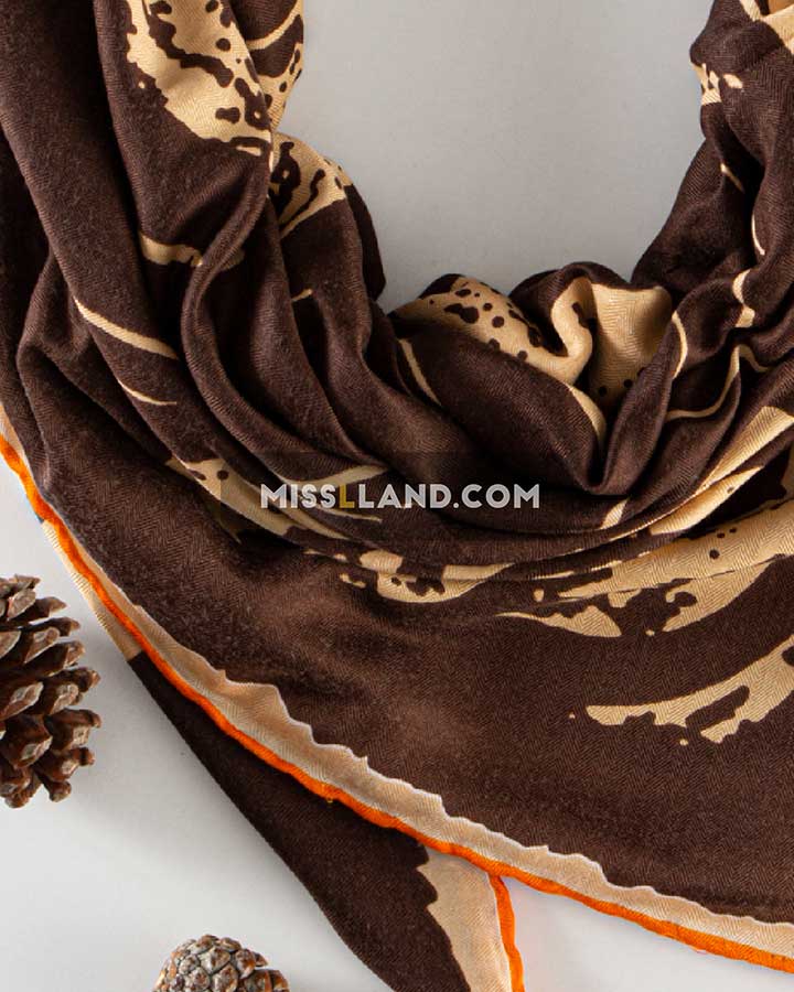 روسری نخی ژاکارد کوکو شنل - مدل 8035 حاشیه قهوه ای