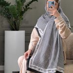 شال نخی چهارفصل طرح پیچازی - مدل 2376 سفید و مشکی